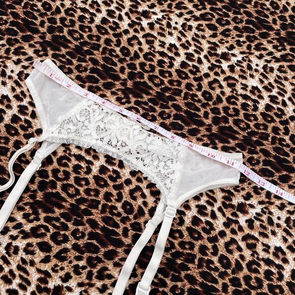 pearl white lace garter belt - Picture 4 of 5